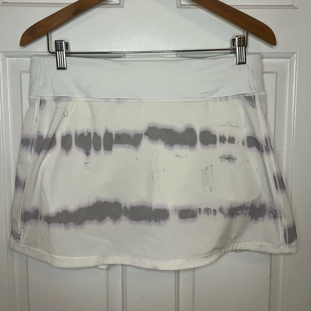 Lululemon Athletica White and Gray Skirt 8 reposhing bc I bought the wrong size - Picture 14 of 16